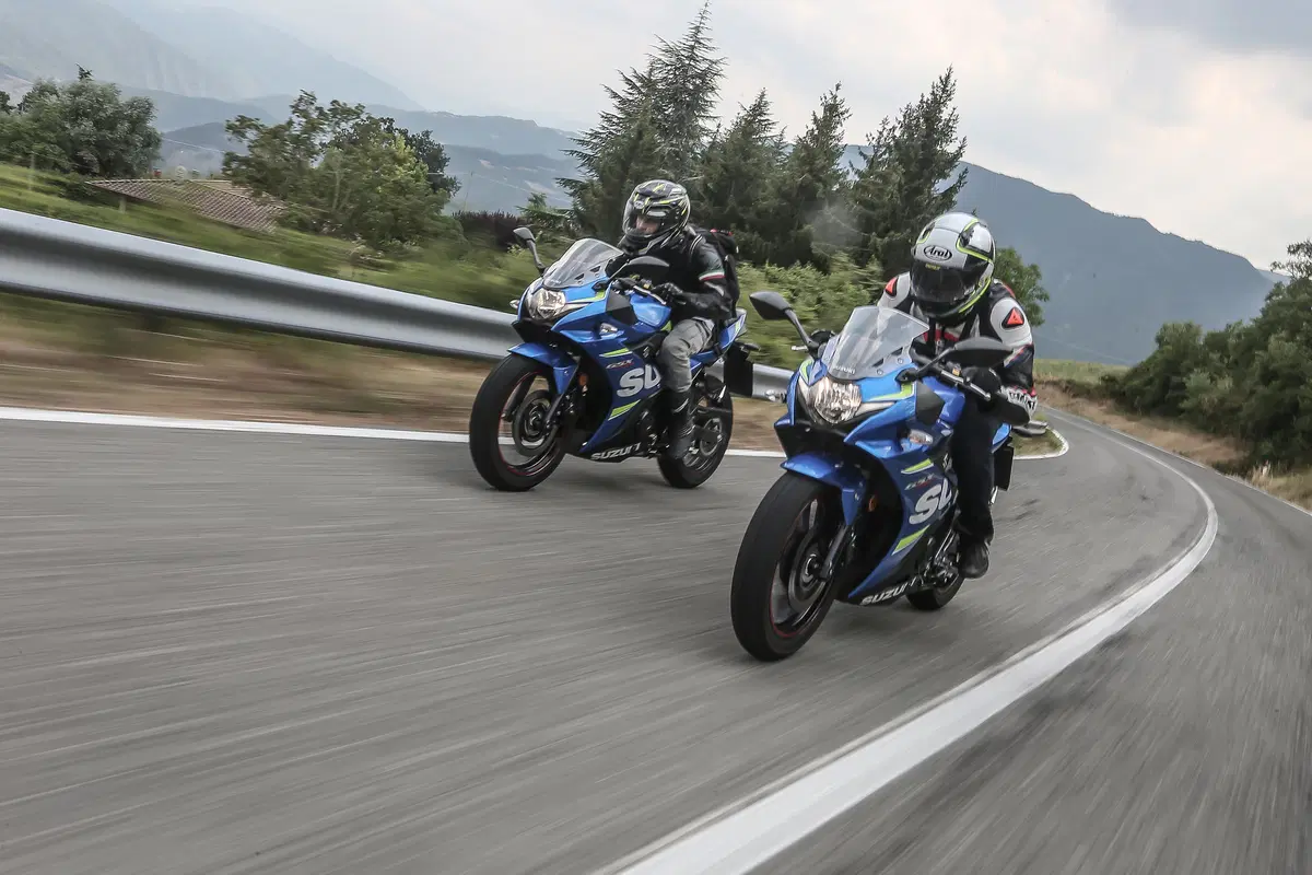 Suzuki GSX250R: la nostra prova in città e sui passi con Passione Motori (15)
