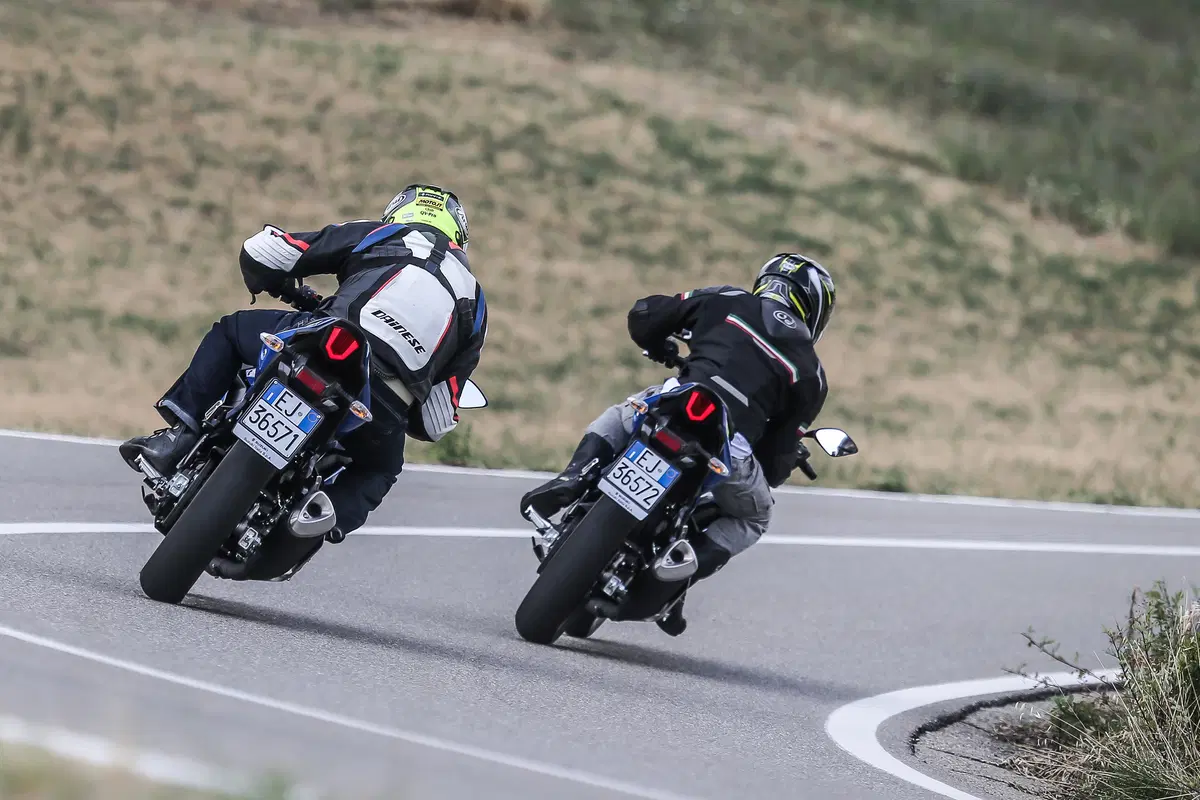 Suzuki GSX250R: la nostra prova in città e sui passi con Passione Motori (22)
