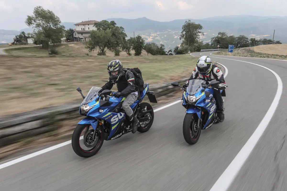 Suzuki GSX250R: la nostra prova in città e sui passi con Passione Motori (23)