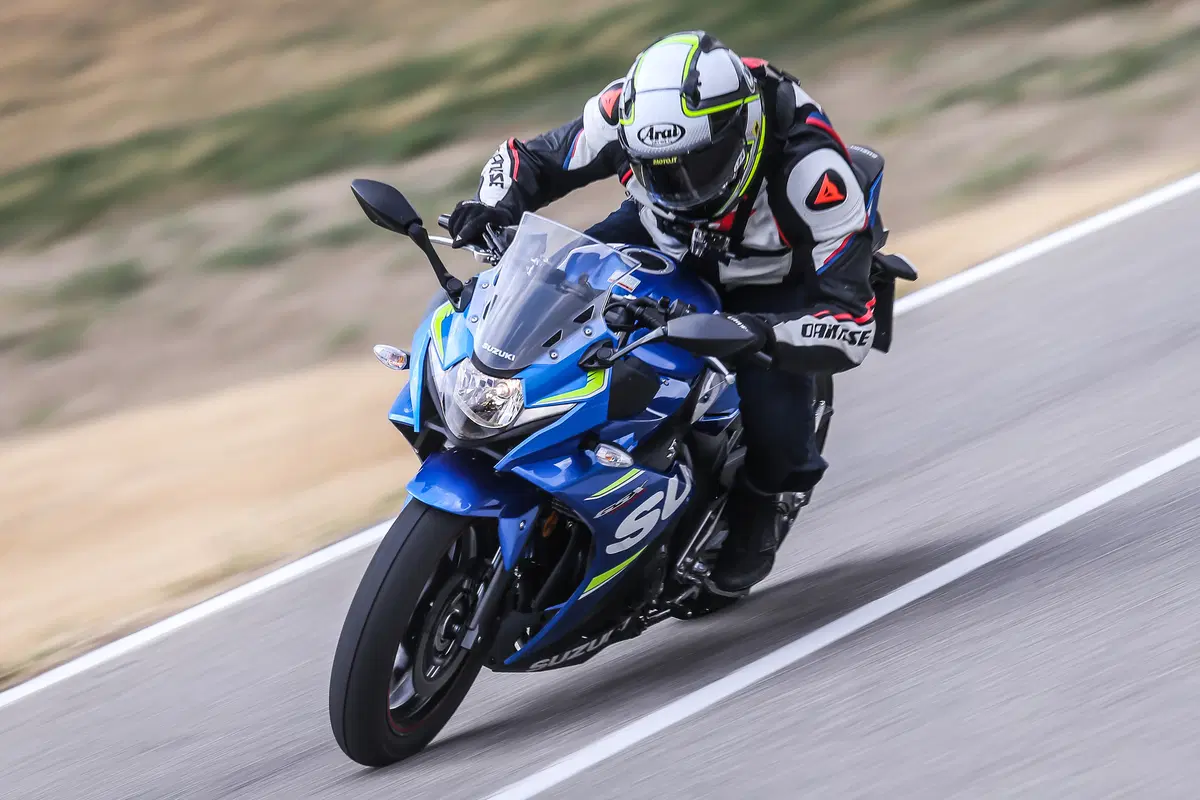 Suzuki GSX250R: la nostra prova in città e sui passi con Passione Motori (26)