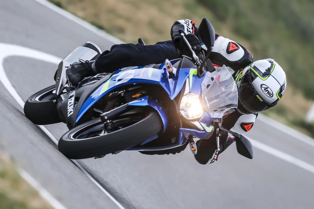 Suzuki GSX250R: la nostra prova in città e sui passi con Passione Motori (27)