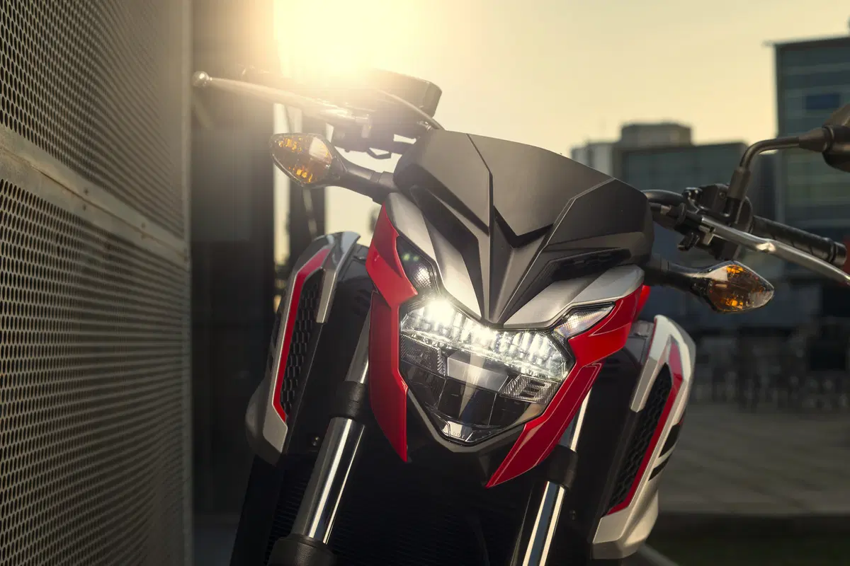 Honda CB650F 2017: la naked si fa in quattro (16)