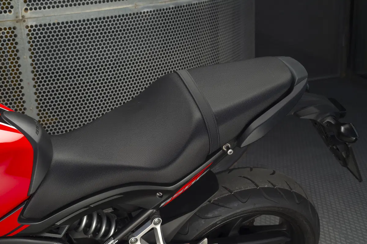 Honda CB650F 2017: la naked si fa in quattro (19)
