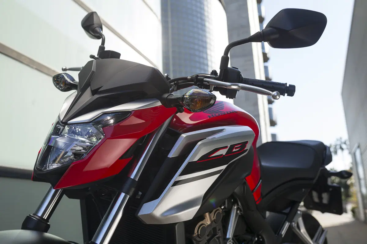 Honda CB650F 2017: la naked si fa in quattro (17)