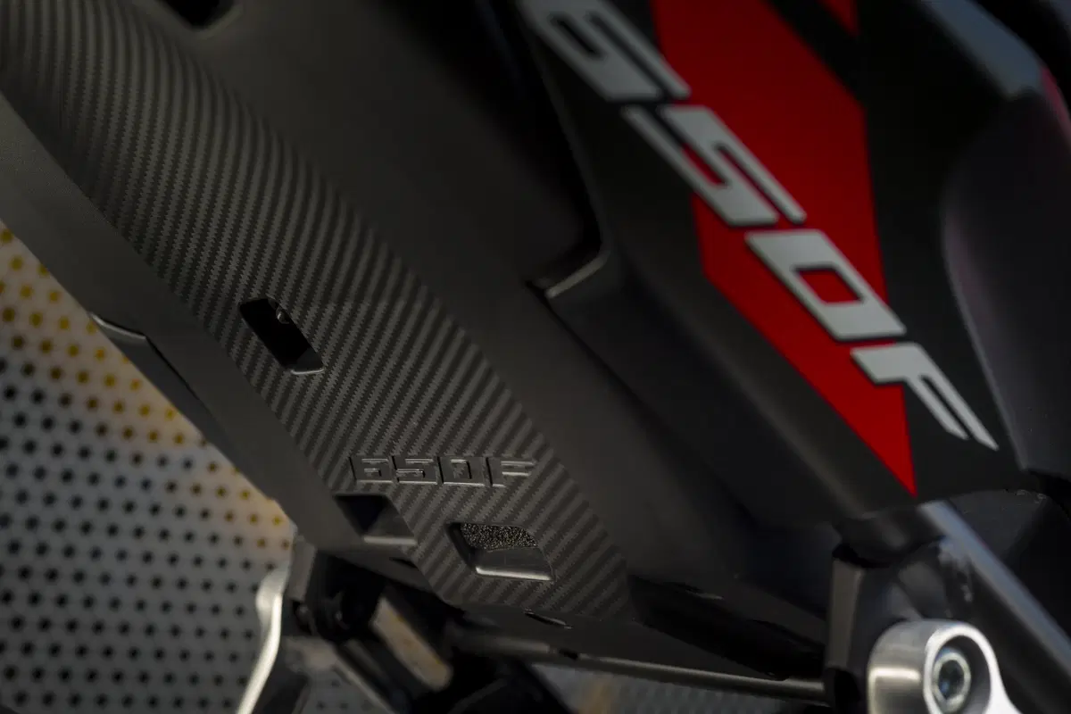 Honda CB650F 2017: la naked si fa in quattro (27)