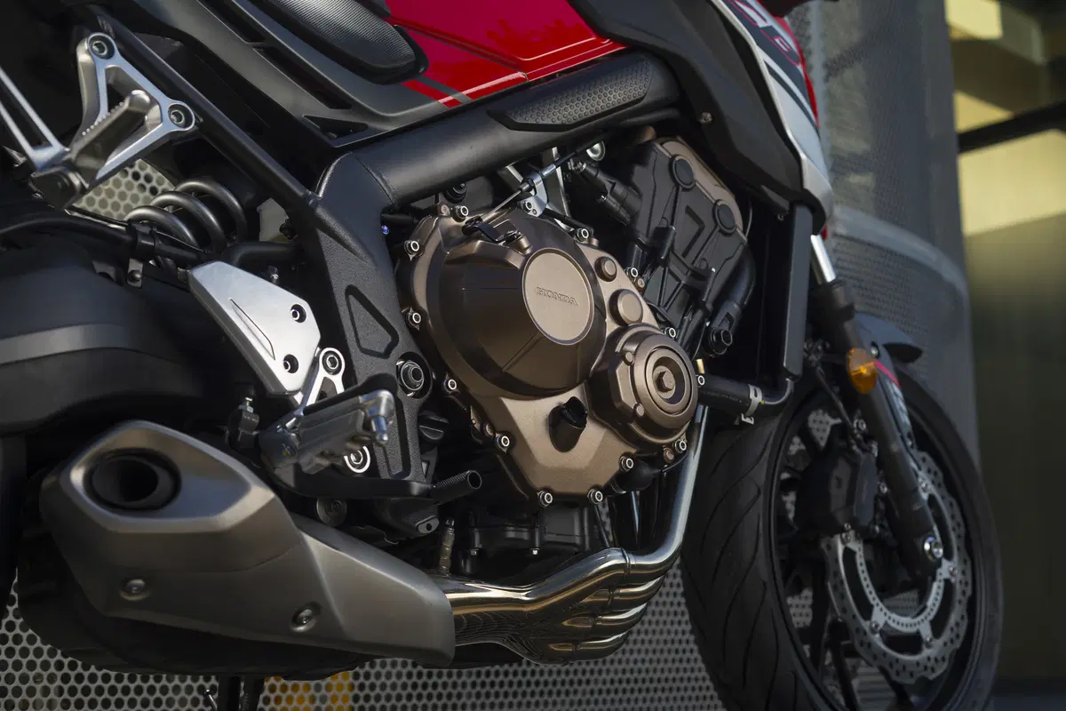 Honda CB650F 2017: la naked si fa in quattro (29)