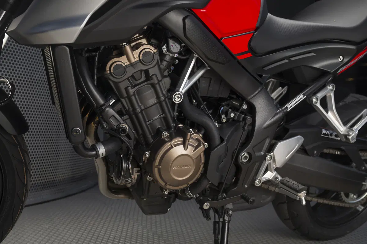 Honda CB650F 2017: la naked si fa in quattro (28)