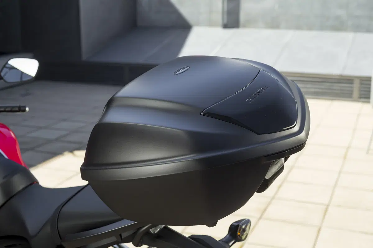 Honda CB650F 2017: la naked si fa in quattro (36)