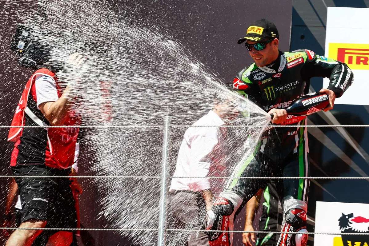 SBK, Jerez 2015. Rea campione del mondo SBK. Gara 1 a Sykes (6)