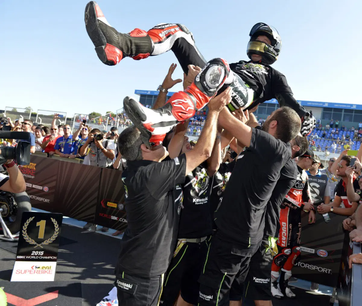 SBK, Jerez 2015. Rea campione del mondo SBK. Gara 1 a Sykes (8)