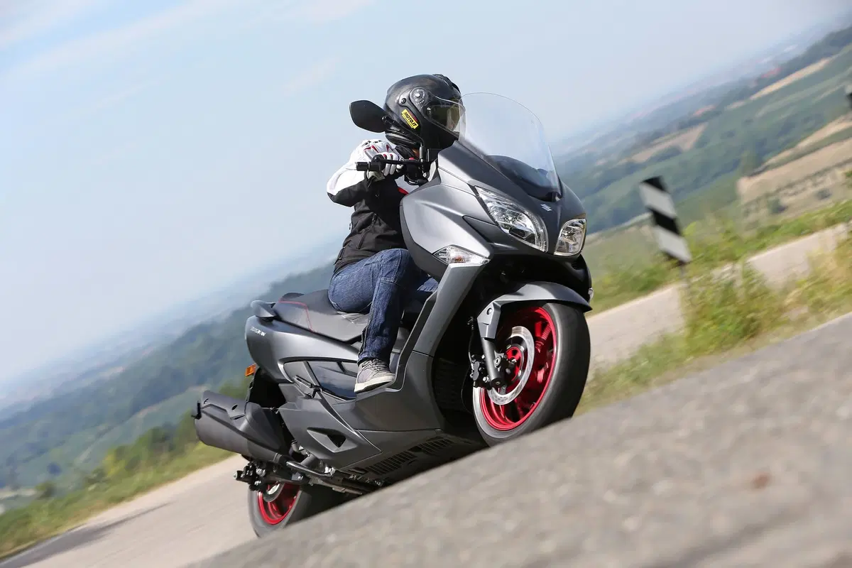 Suzuki Burgman 400 ABS (3)