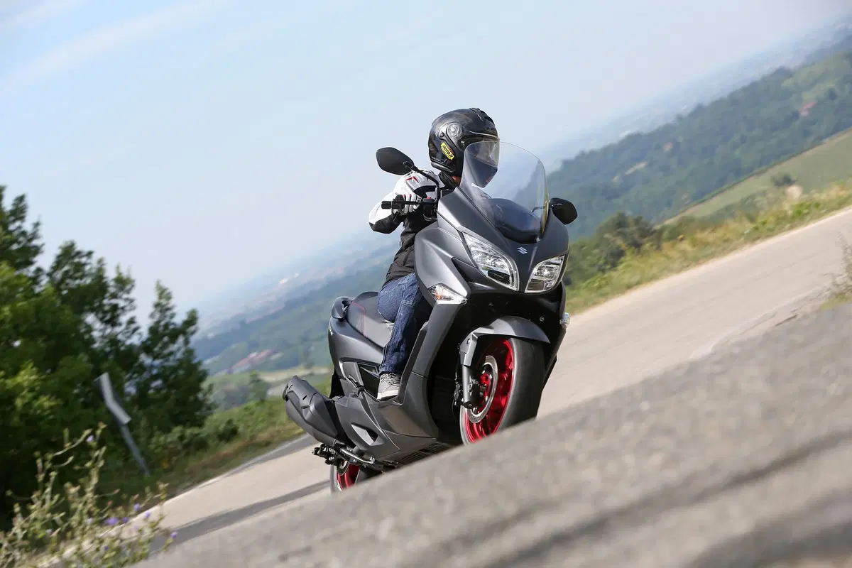 Suzuki Burgman 400 ABS (5)