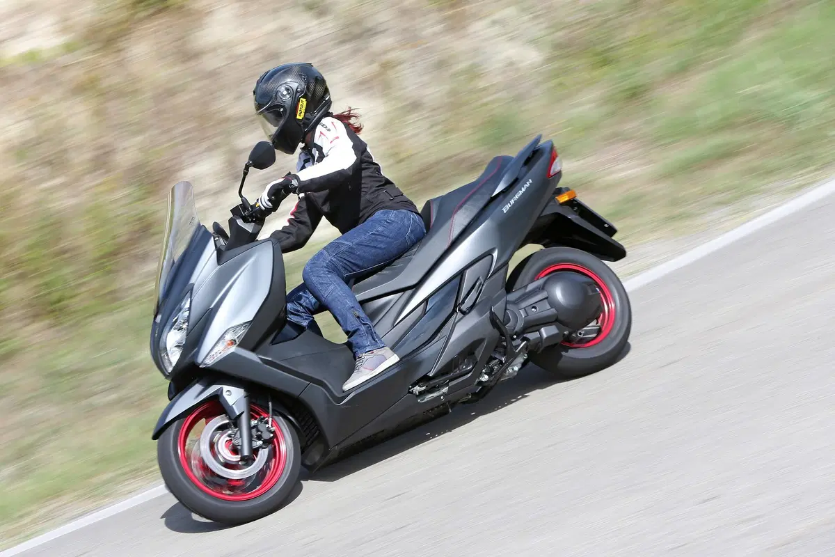Suzuki Burgman 400 ABS (7)