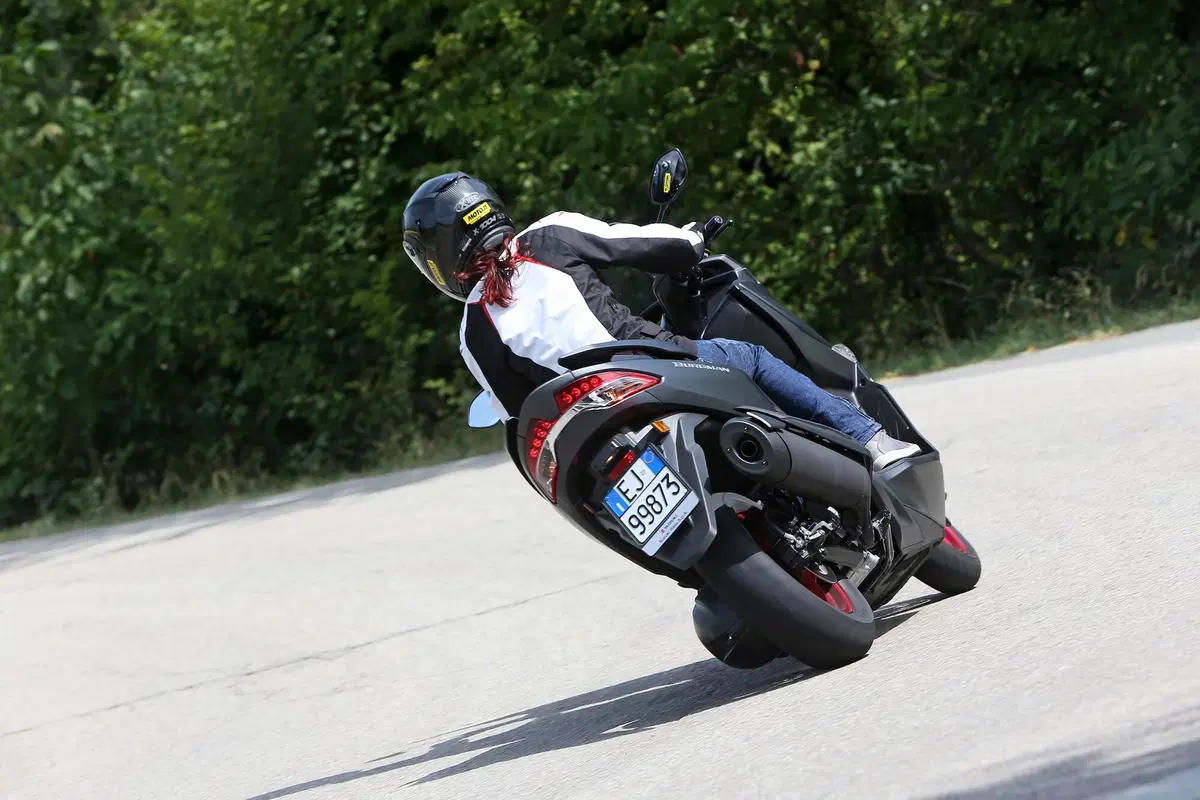 Suzuki Burgman 400 ABS (8)