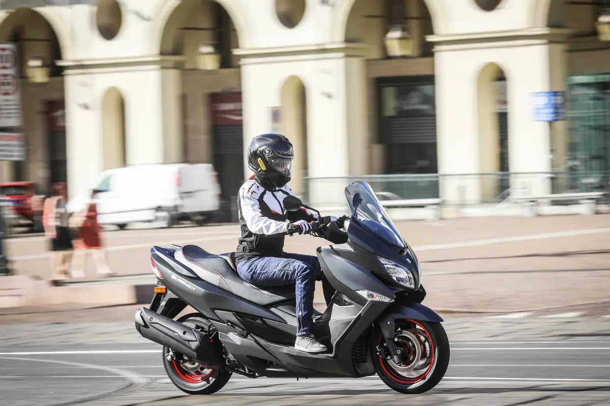 Suzuki Burgman 400 ABS (11)