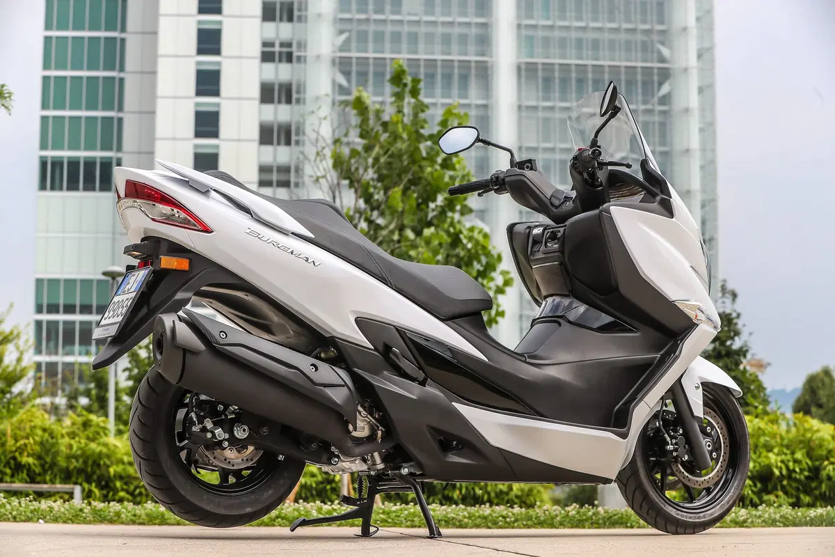 Suzuki Burgman 400 ABS (17)