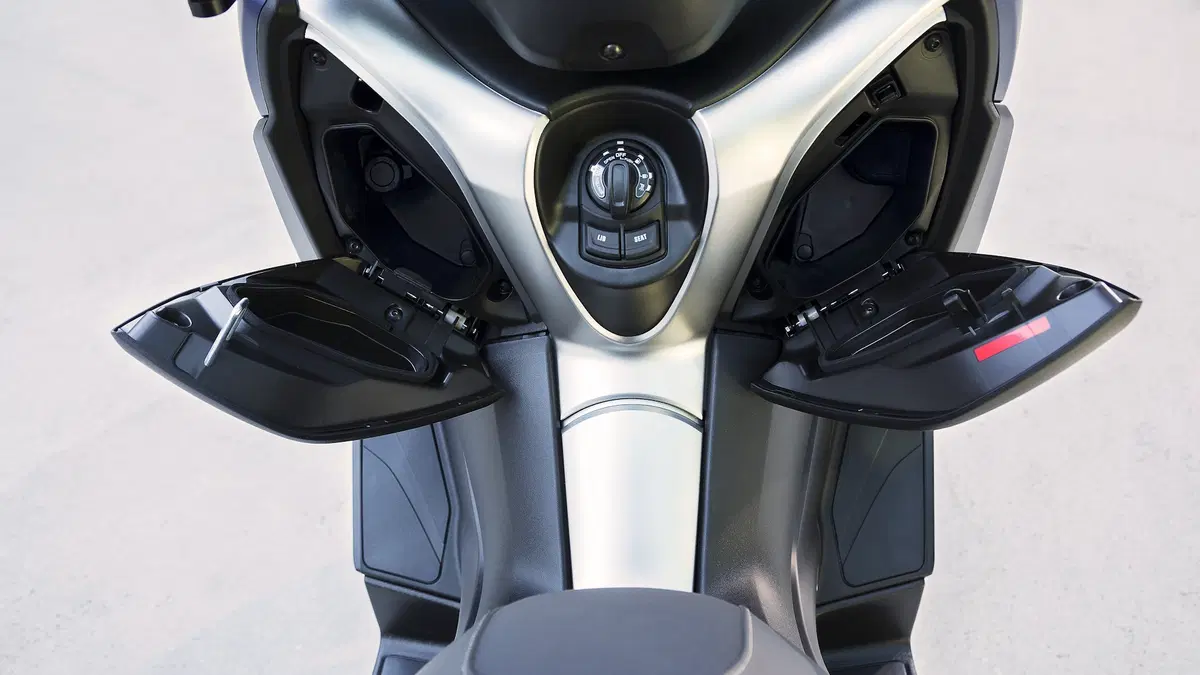 Yamaha X-MAX 400 2017 (8)