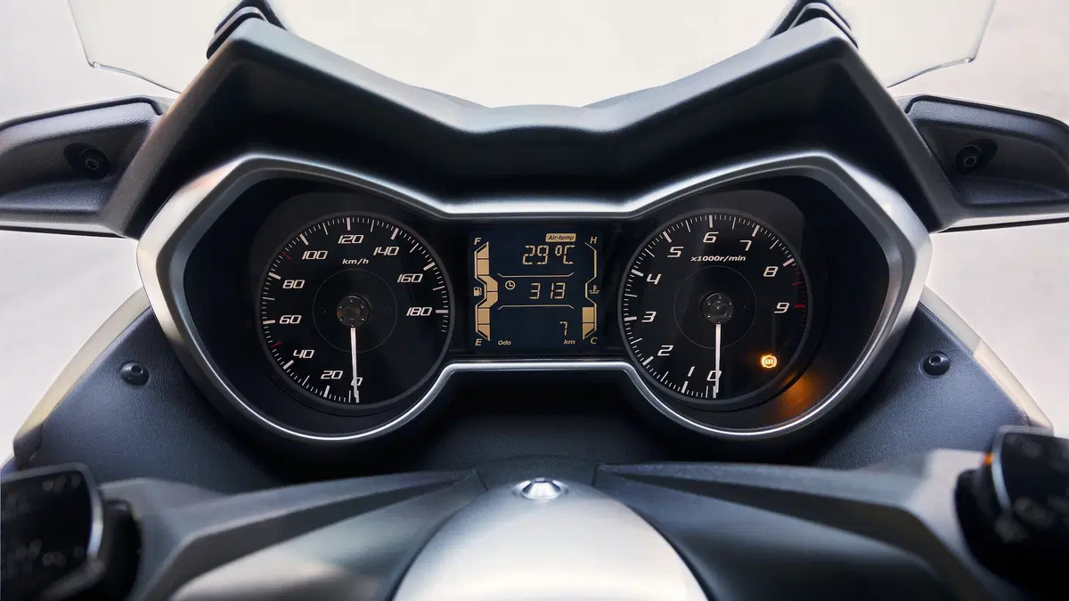 Yamaha X-MAX 400 2017 (9)