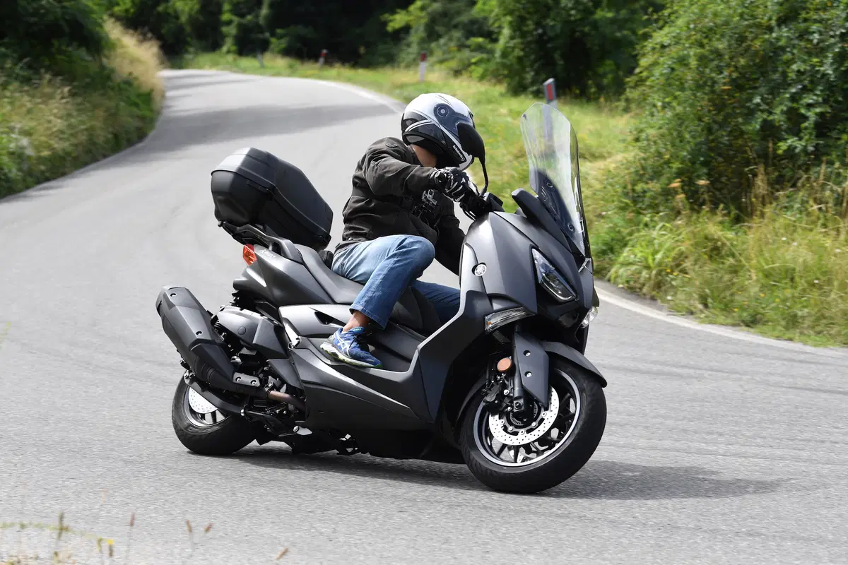 Yamaha X-MAX 400 2017 (3)