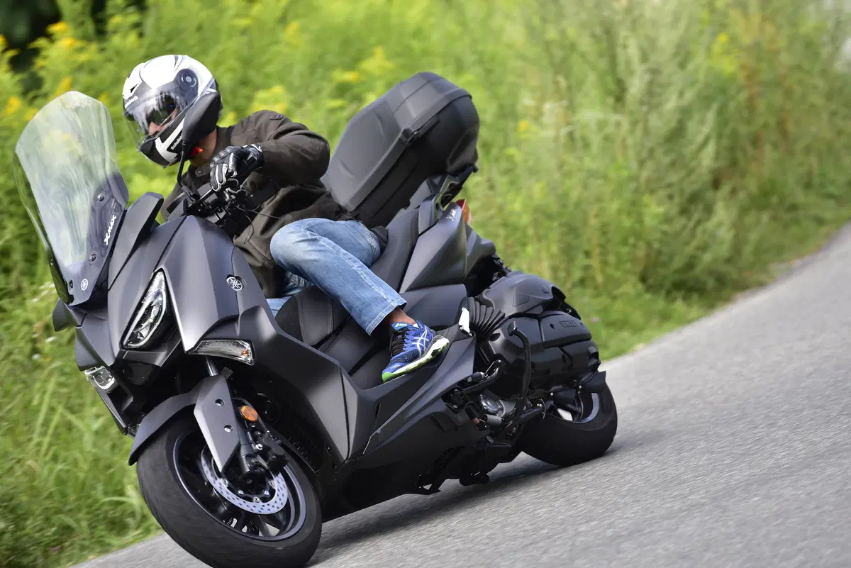 Yamaha X-MAX 400 2017 (4)