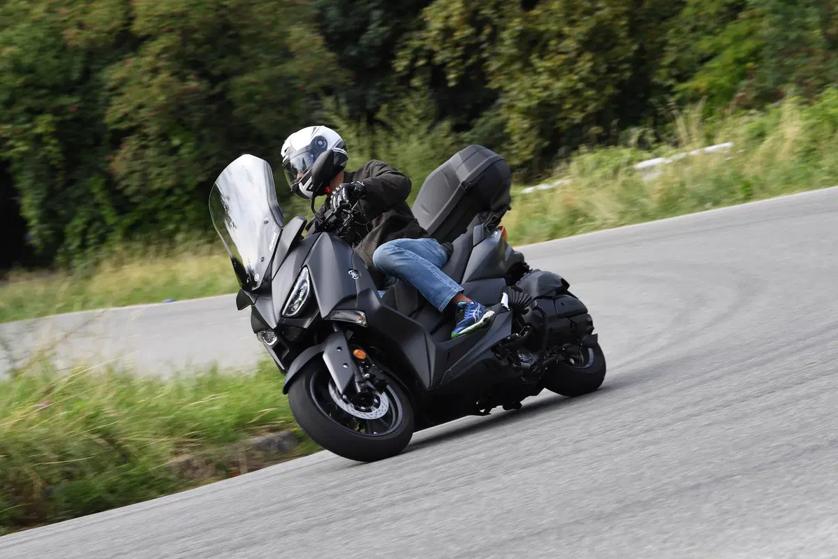 Yamaha X-MAX 400 2017 (7)