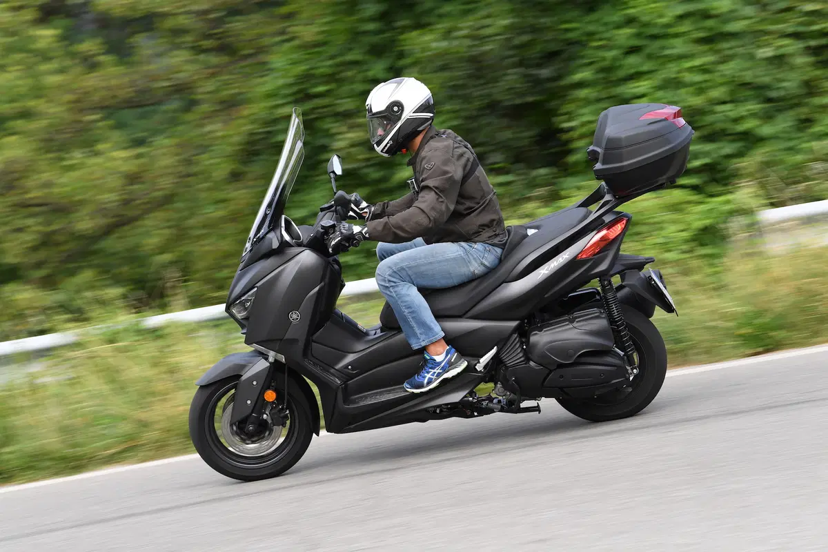 Yamaha X-MAX 400 2017 (12)
