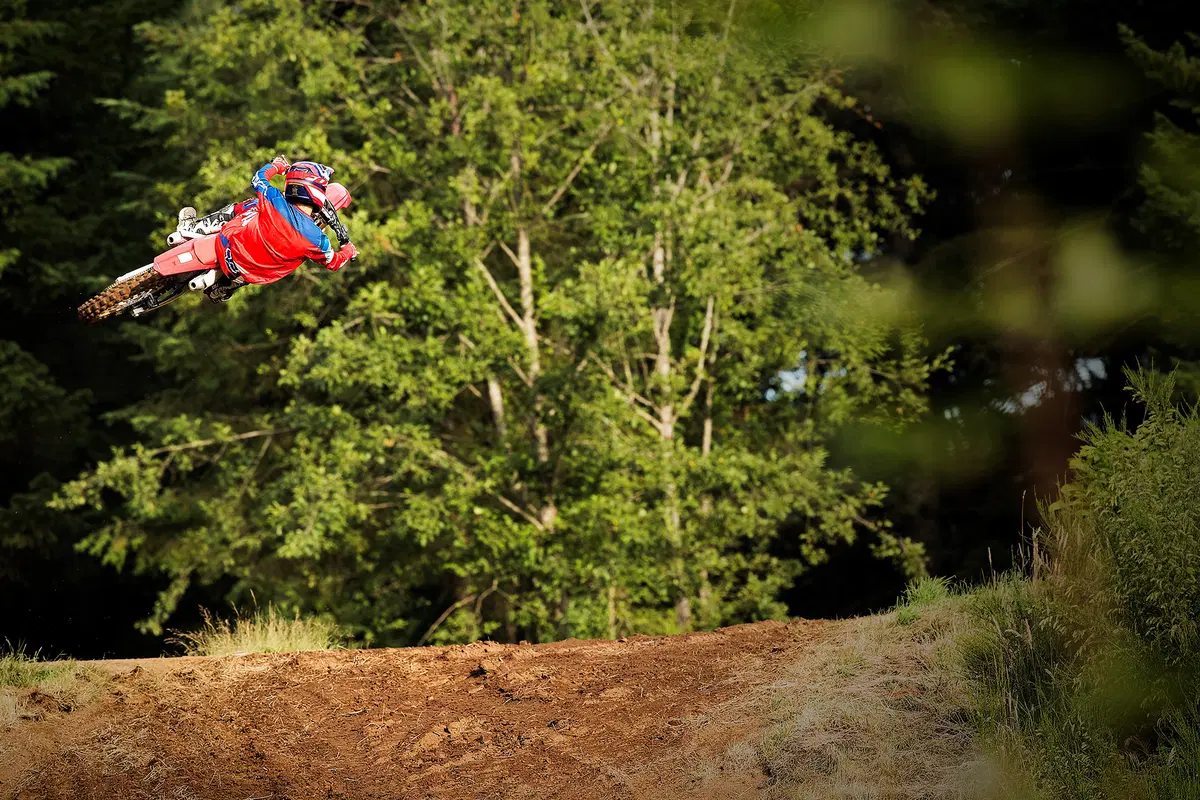 Honda CRF250R 2018. Motore e il telaio nuovi (2)