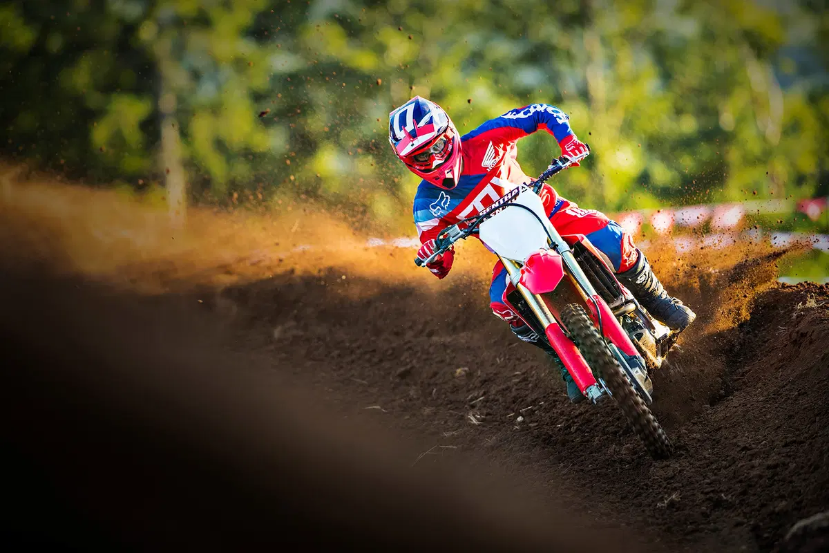 Honda CRF250R 2018. Motore e il telaio nuovi (3)