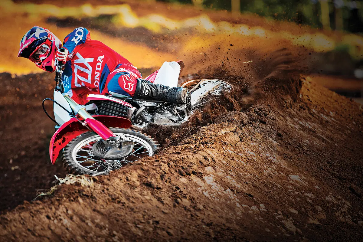 Honda CRF250R 2018. Motore e il telaio nuovi (5)