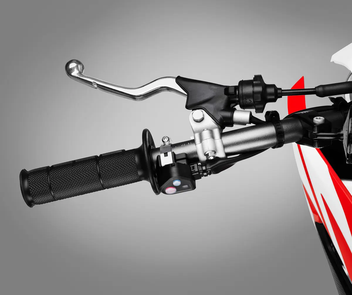 Honda CRF250R 2018. Motore e il telaio nuovi (14)