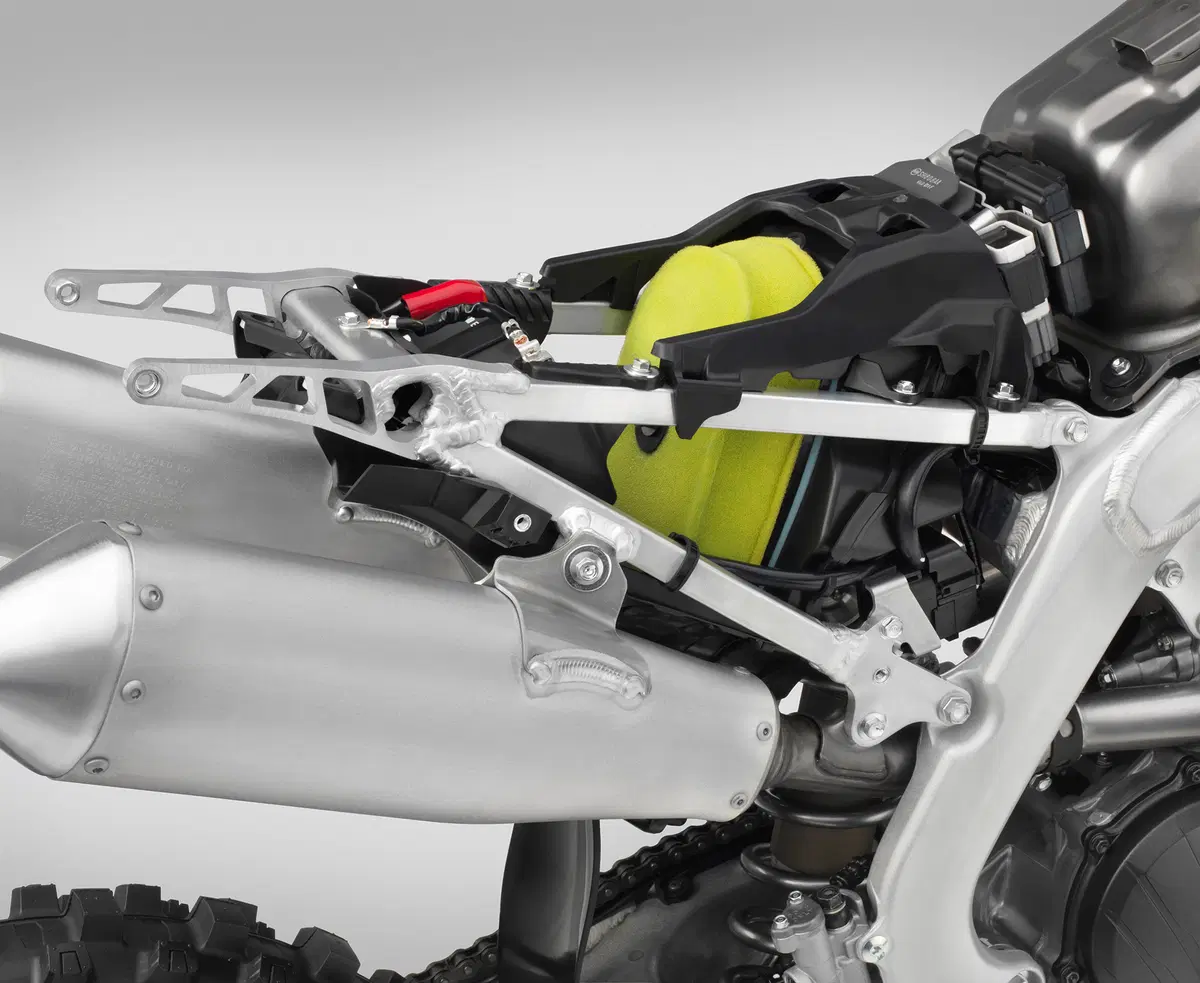 Honda CRF250R 2018. Motore e il telaio nuovi (32)