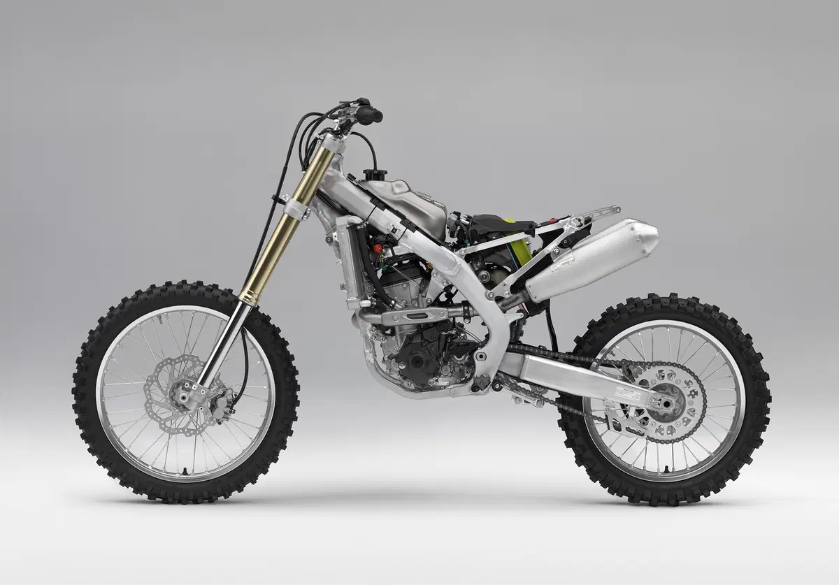 Honda CRF250R 2018. Motore e il telaio nuovi (33)