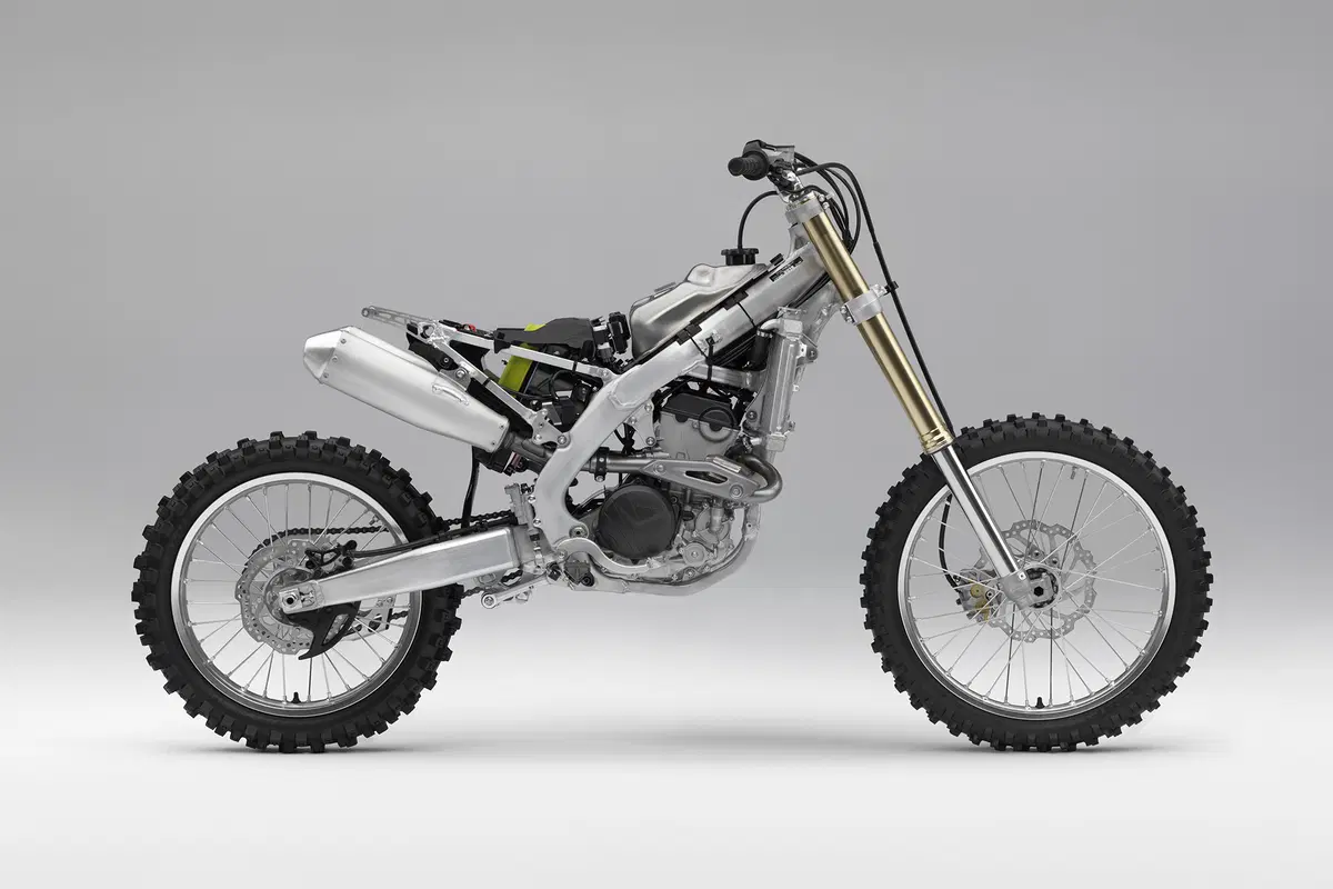 Honda CRF250R 2018. Motore e il telaio nuovi (34)