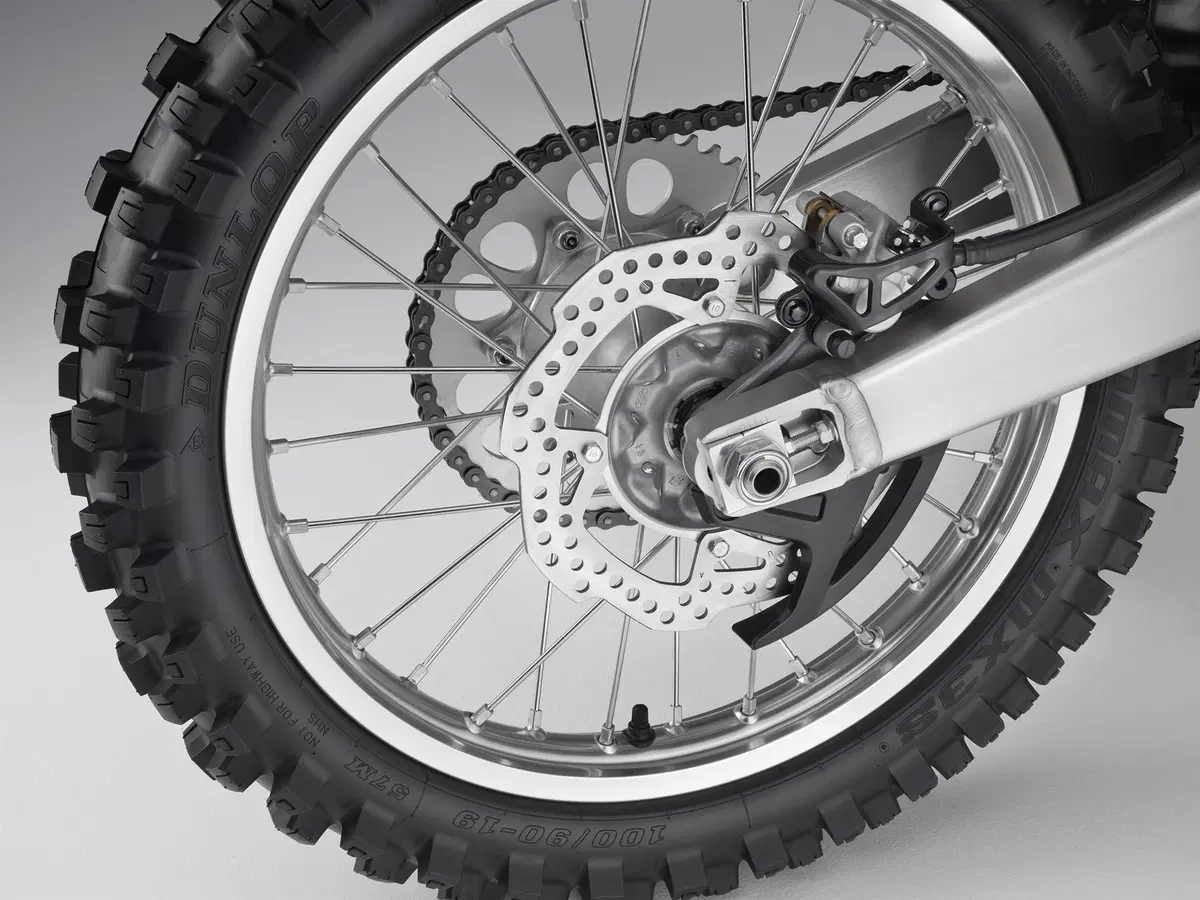 Honda CRF250R 2018. Motore e il telaio nuovi (37)