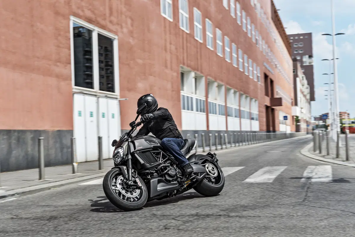 Ducati Diavel Carbon 2016 (2)