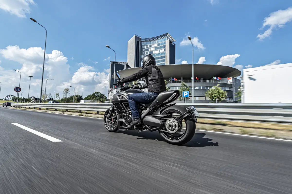 Ducati Diavel Carbon 2016 (3)