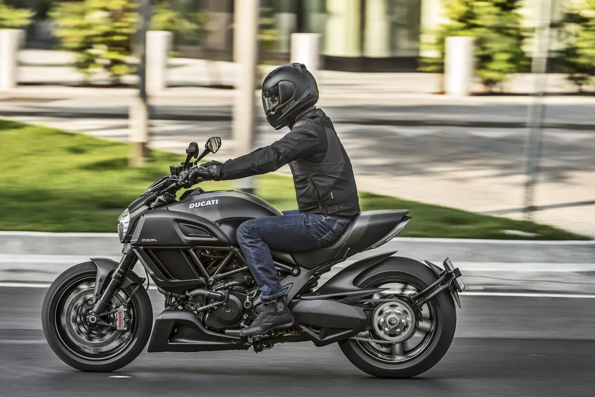 Ducati Diavel Carbon 2016 (4)