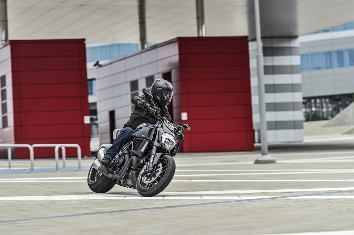 Ducati Diavel Carbon 2016 (6)