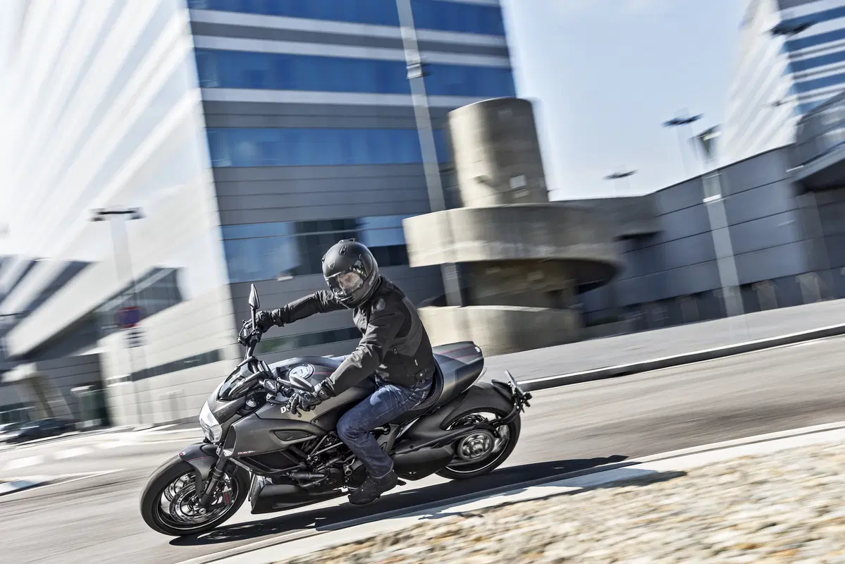 Ducati Diavel Carbon 2016 (8)