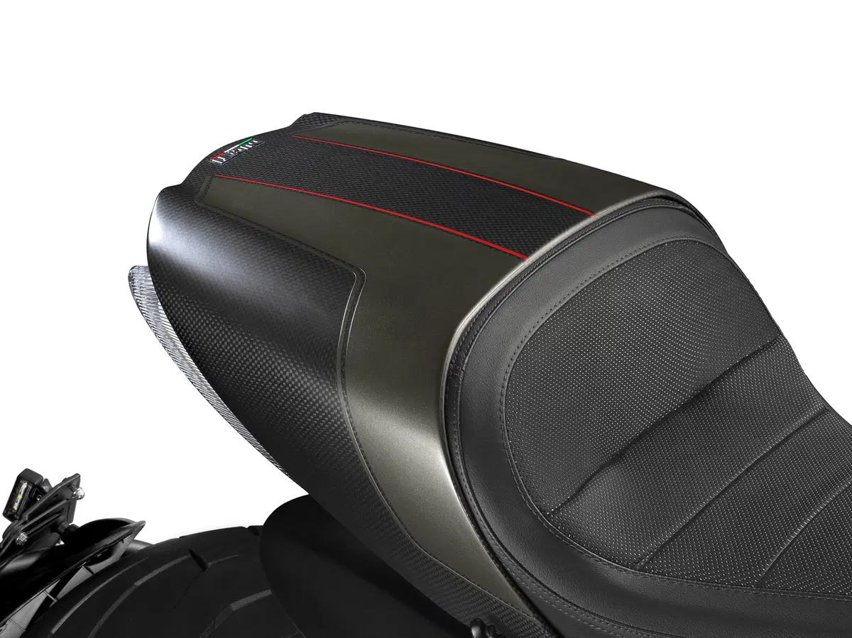Ducati Diavel Carbon 2016 (12)