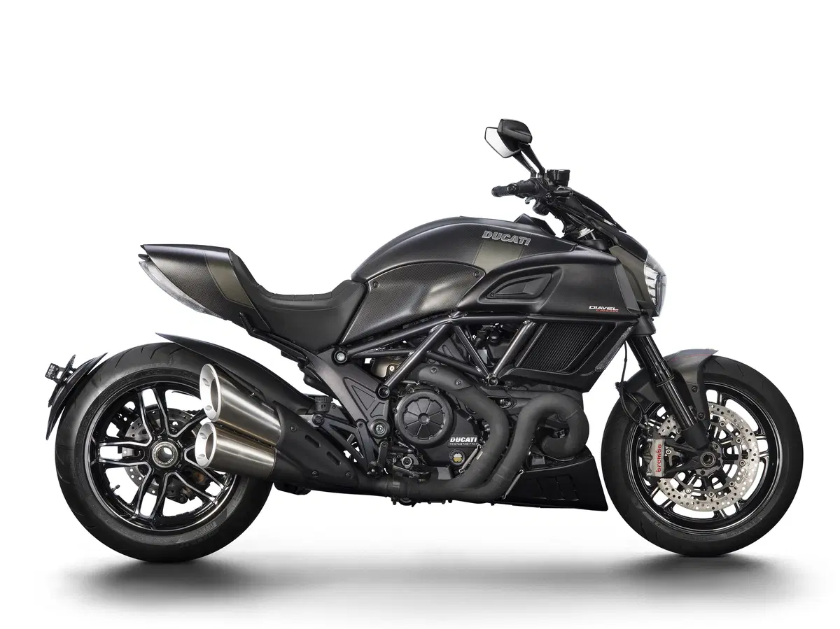 Ducati Diavel Carbon 2016 (13)