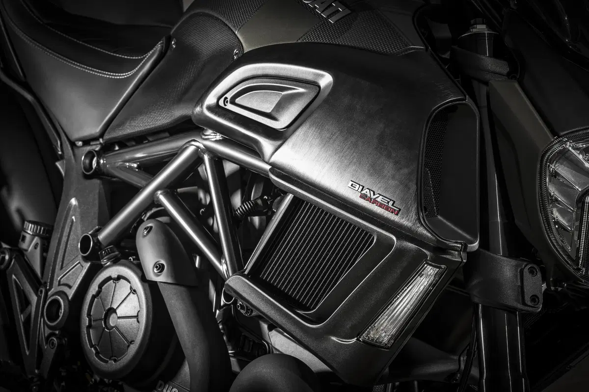Ducati Diavel Carbon 2016 (15)