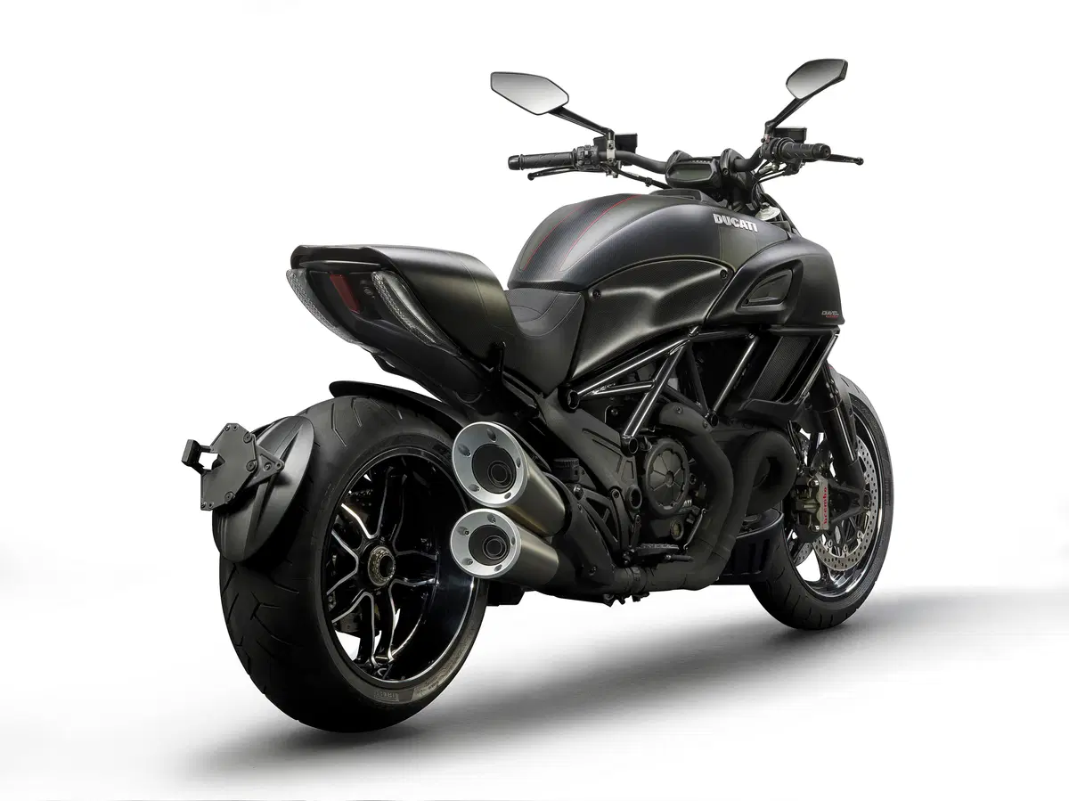Ducati Diavel Carbon 2016 (16)
