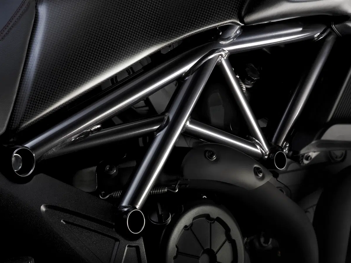 Ducati Diavel Carbon 2016 (18)