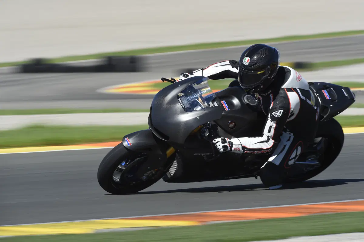 Honda RC 213V-S (2)