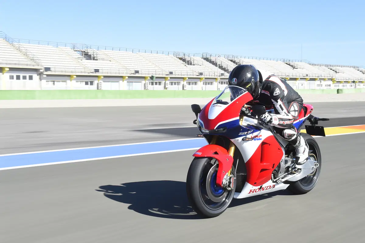 Honda RC 213V-S (2)