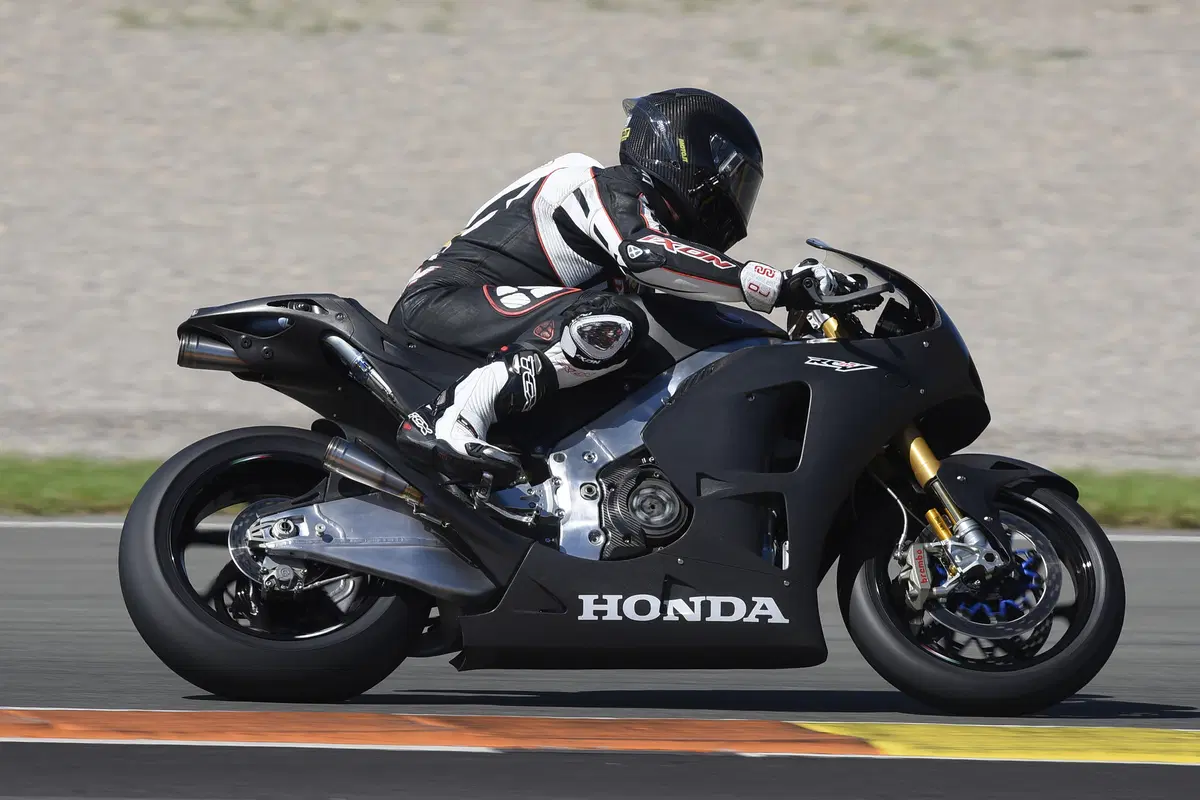 Honda RC 213V-S (3)