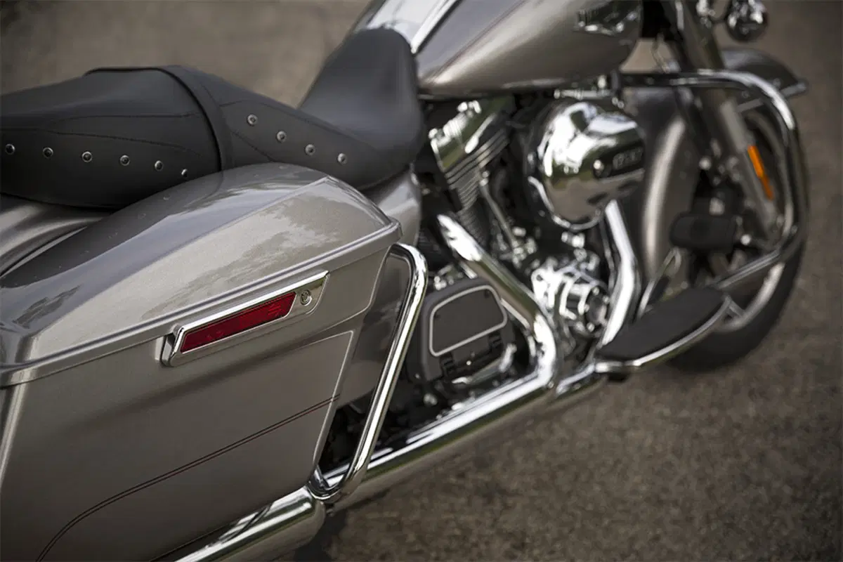 Harley-Davidson Touring 1690 Road King (2013 - 16) - FLHR (3)