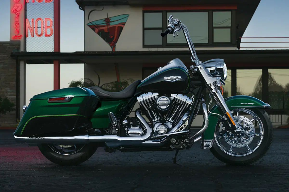 Harley-Davidson Touring 1690 Road King (2013 - 16) - FLHR (4)