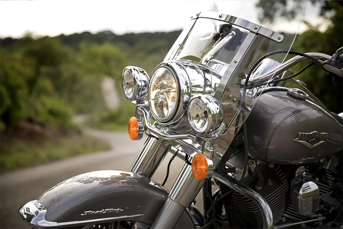 Harley-Davidson Touring 1690 Road King (2013 - 16) - FLHR (2)